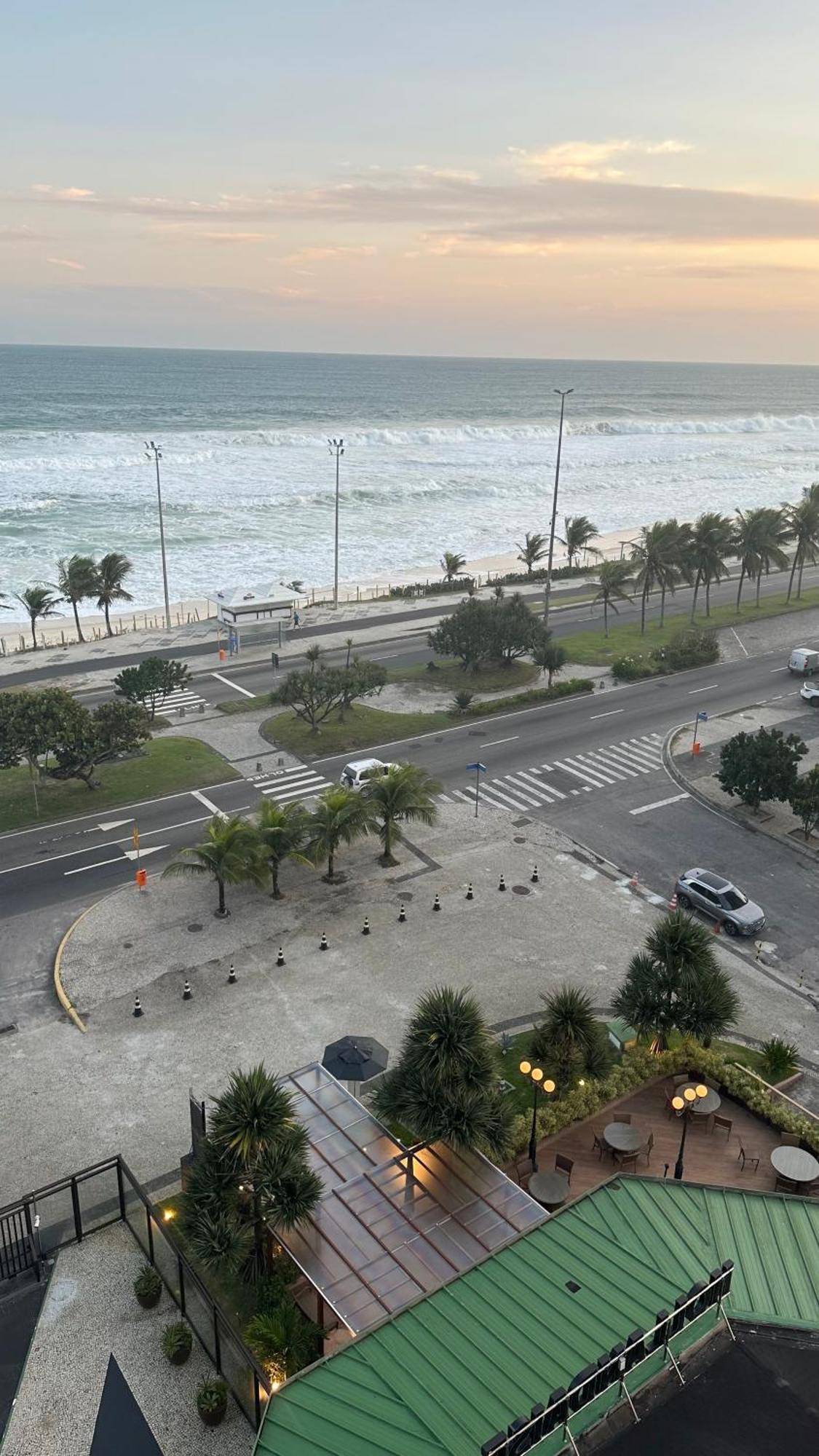 Lindo Apto No Melhor Lugar Da Barra Da Tijuca! Com Uma Vista De Tirar O Folego, Frente Para O Mar! Totalmente Equipado E Decorado Ao Lado Dos Melhores Hoteis E Quiosques Da Barra! Portaria 24H, Piscina, Sauna, Jacuzzi, Academia, Garagem, Wi-Fi, Lavan Rio de Janeiro Buitenkant foto